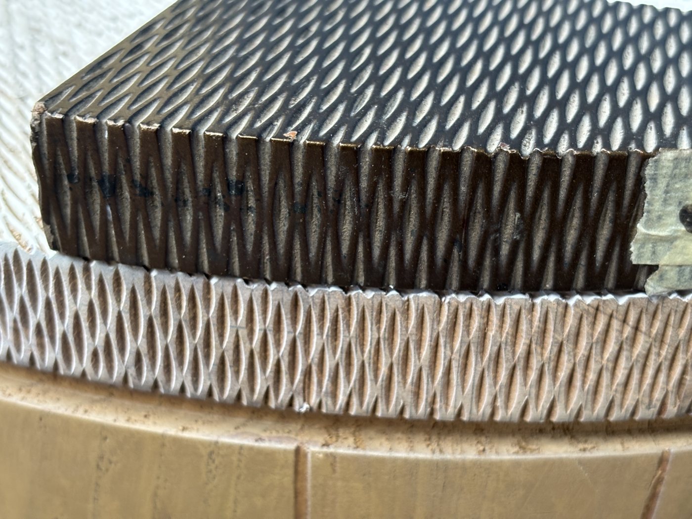 Two-tone weave around a seat edge
