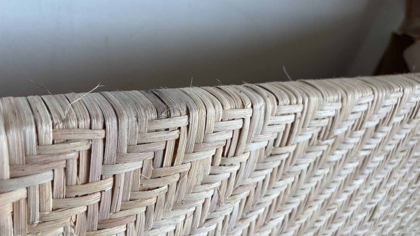 Herringbone weave on a frame edge